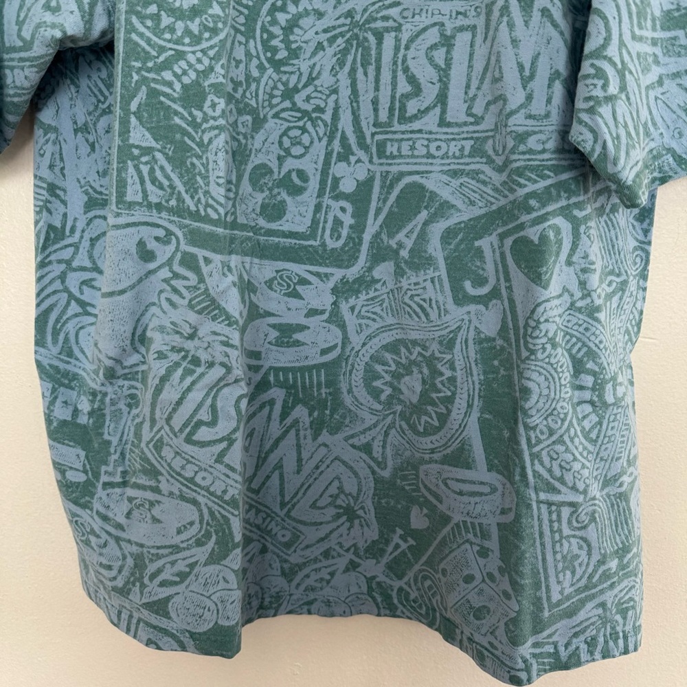 Vintage Chip In Island Resort Casino T-Shirt Gambling Poker Cards Slots AOP Tee - Picture 10 of 13